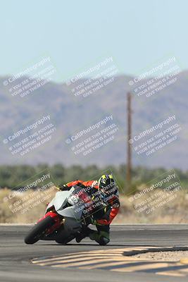 media/Oct-30-2025-Racers Edge (Thu) [[dabbdaf680]]/3-B Group/Session 4 Turn 16/